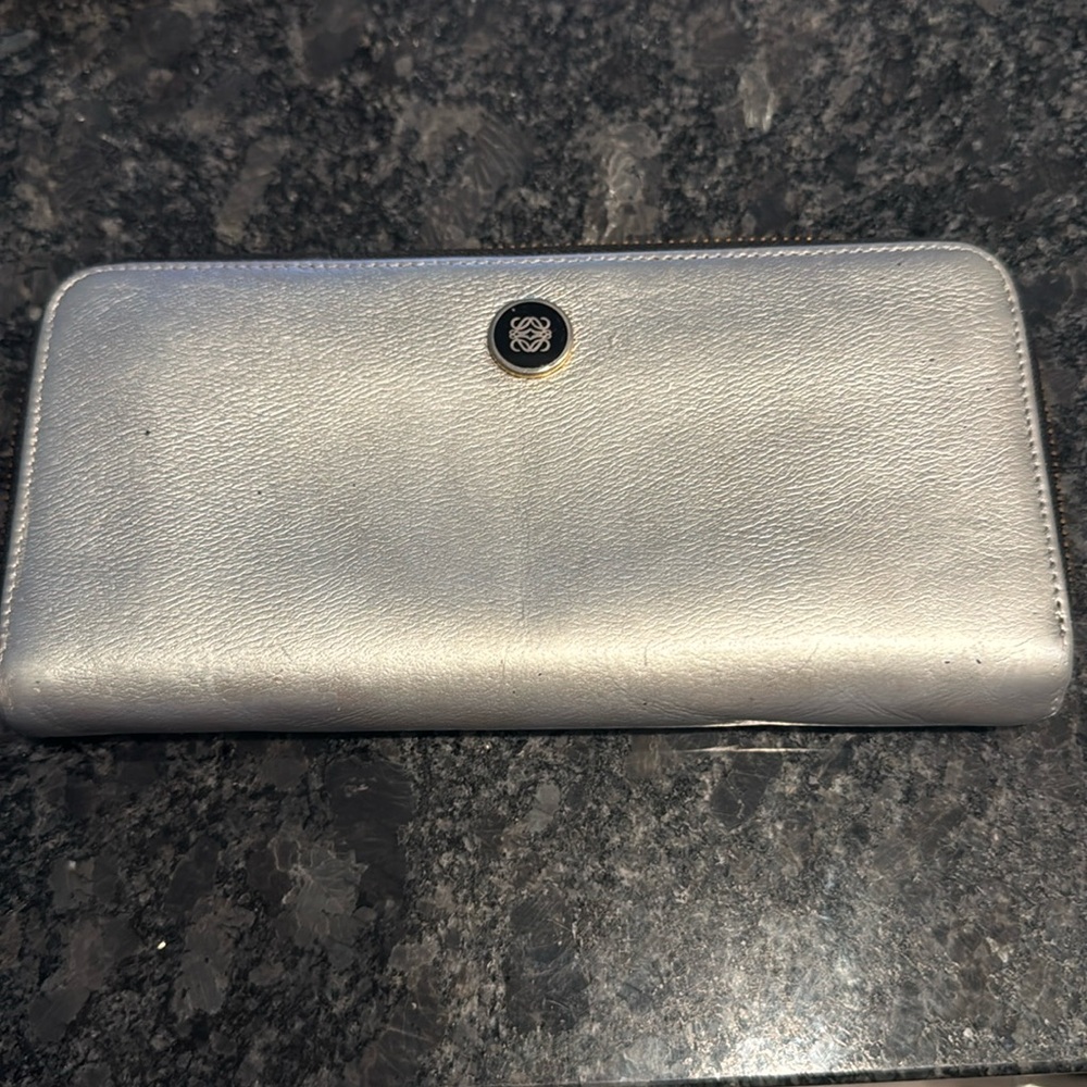 LOEWE WALLET‼️ SILVER AND GORGEOUS‼️